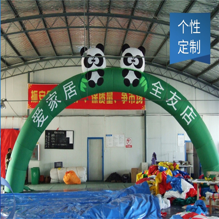 桂林大熊猫广告拱门